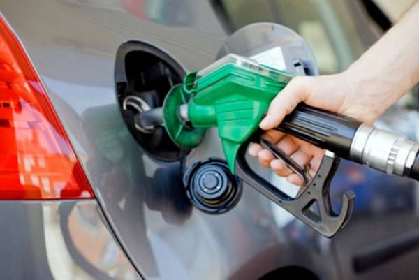 Petrobras anuncia queda no preço da gasolina e alta no diesel