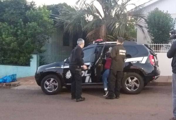Polícia prende suspeitos de trocar carros roubados por armas, drogas e cigarros na Argentina