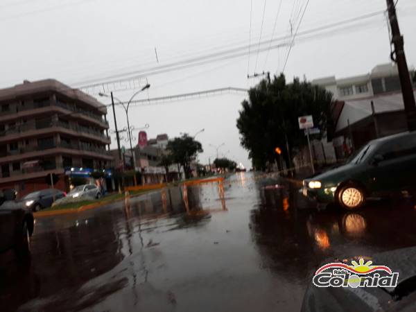 Principal avenida de Três de Maio fica parcialmente interrompida após o temporal