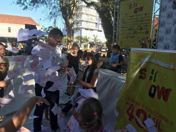 Confira os ganhadores do primeiro sorteio da campanha de fim de ano Três de Maio É Show