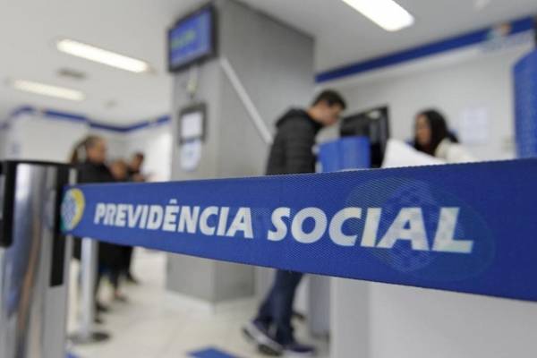 Vice-líder defende que reforma da Previdência foque nos altos salários do funcionalismo