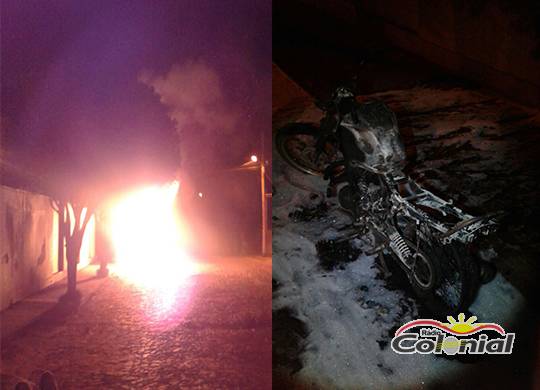 Motociclista incendeia moto após ser abordado pela Brigada em Três de Maio