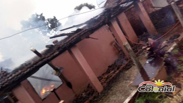 VÍDEO: casa é destruída por incêndio em Independência 