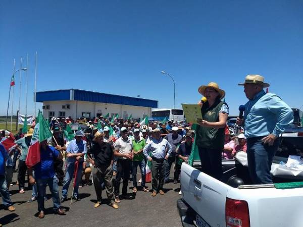 Nestlé e Lactalis são alvos de manifestação de produtores de leite