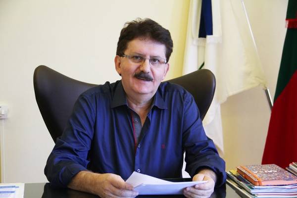 Copatti anuncia pagamento do 13º salário dos municipários em dia
