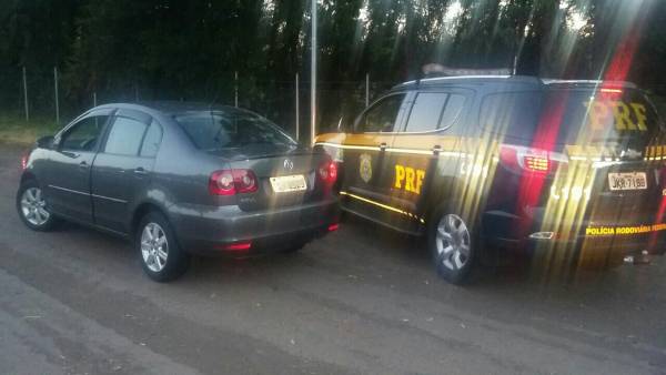 PRF prende homem com carro clonado na BR 285 em Ijuí