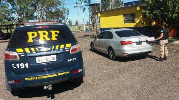 Veículo argentino é flagrado saindo do Brasil sem placa