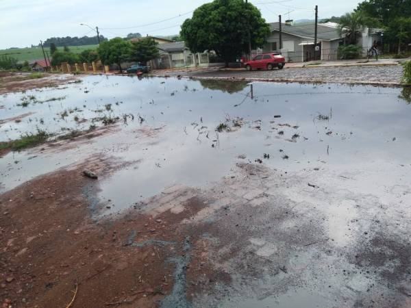 Incidente espalha pinche em rua de Independência