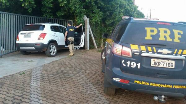 PRF recupera veículo roubado em Ijuí 30 minutos após o assalto