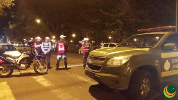 Operação para coibir uso de bebida alcoólica em via pública aborda 250 pessoas em Passo Fundo