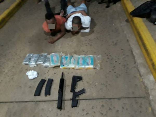 Polícia prende traficantes que transportavam drogas em ônibus, em São Borja