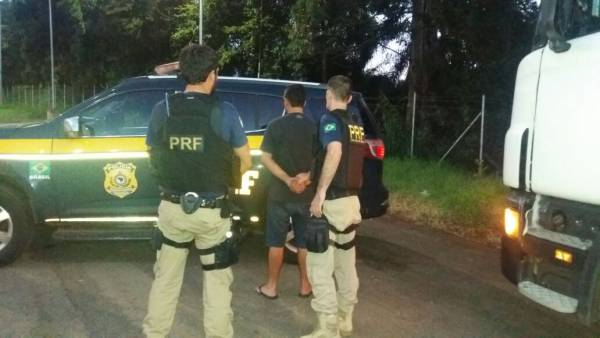 PRF prende homem com CNH falsa na BR 285 em Ijuí