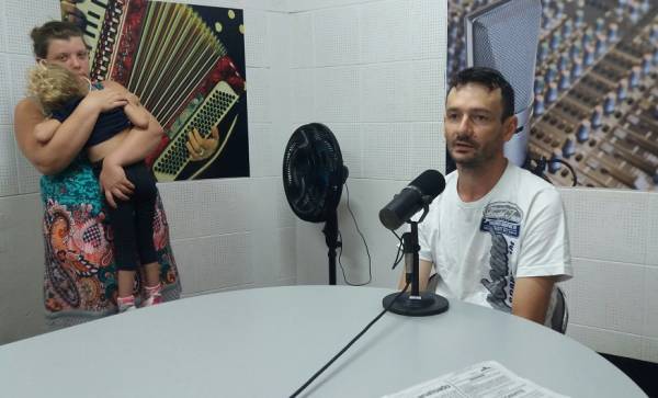 Pais pedem ajuda para tratamento da pequena Júlia