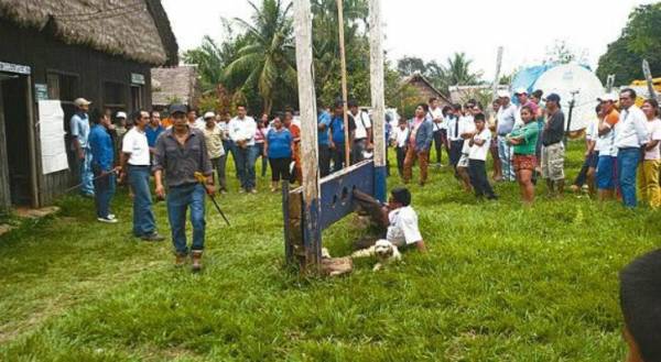 Prefeito é preso em armadilha por não cumprir promessas na Bolívia