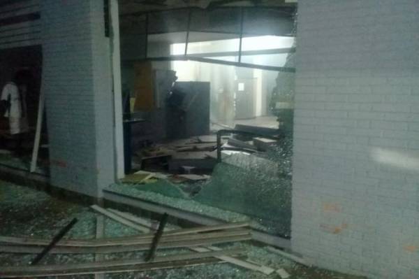 Criminosos fazem cordão humano e explodem agência bancária em Taquari