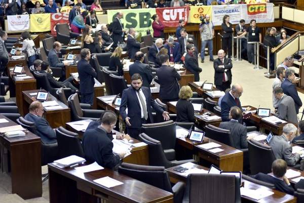 Assembleia aprova novas regras para aposentadorias e pensões do IPE