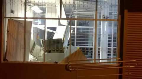 Assaltantes explodem agência bancária em Amaral Ferrador