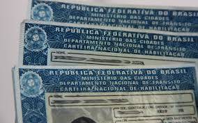 Curso teórico e exames de aptidão: o que muda na hora de renovar a CNH