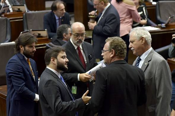 Assembleia aprova reajuste de 1,81% do salário mínimo regional
