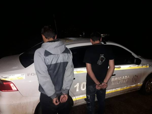 Elementos são presos pela Brigada Militar após comprarem drogas em Três de Maio