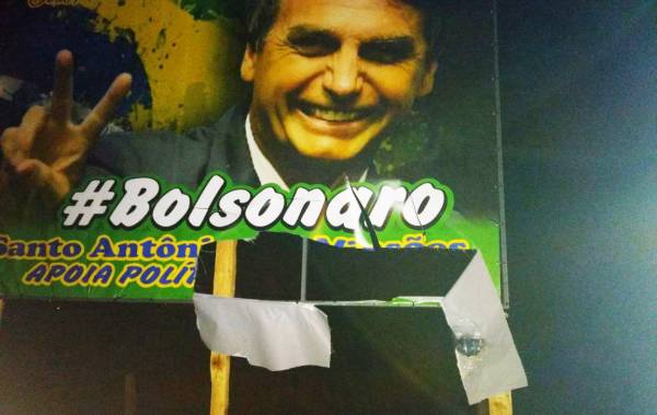 Homem é detido após danificar outdoor em Santo Antônio