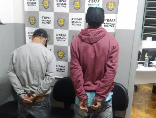 Dupla é presa na rodoviária de Horizontina com três quilos de maconha