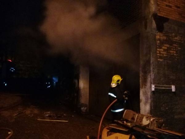 Incêndio destrói loja de móveis no centro de Horizontina