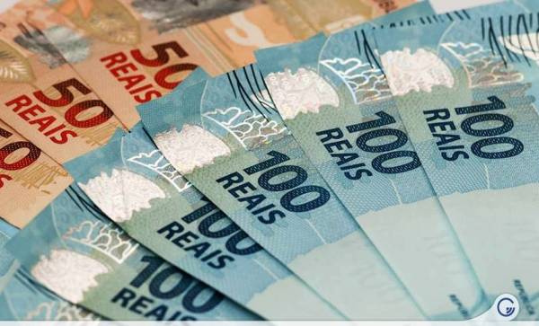 Governo propõe salário mínimo de R$ 1.002 para 2019