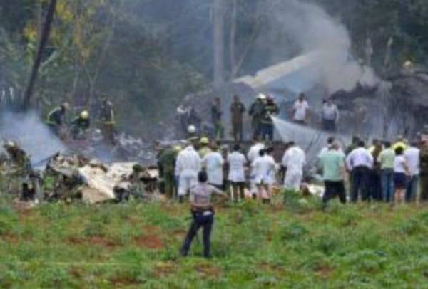 Três pessoas sobrevivem após queda de avião em Cuba 