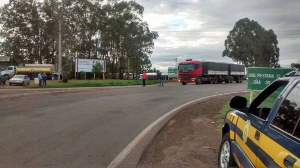 Antes de decisão oficial, caminhoneiros já realizam protestos em rodovias gaúchas