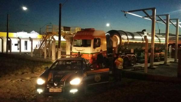 PRF libera 90 veículos de cargas no RS nesta terça