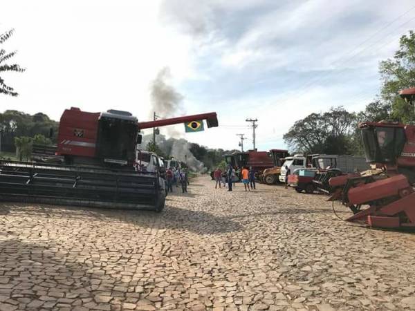 Protesto termina em briga e pelo menos dois feridos em Liberato Salzano
