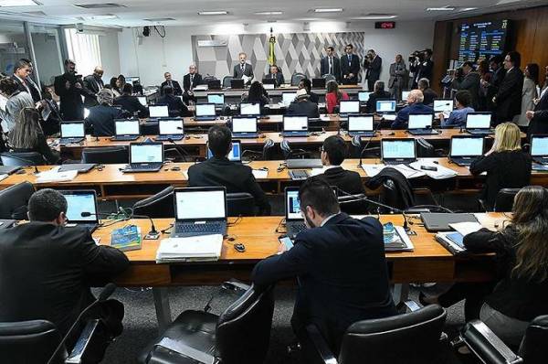 Comissão do Senado aprova projeto que obriga presos a pagar por suas despesas