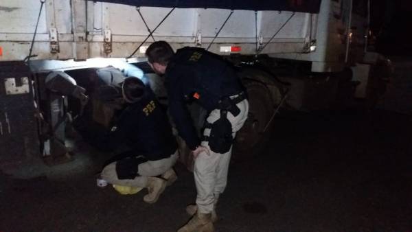 PRF recupera semirreboque furtado na BR 158 em Cruz Alta