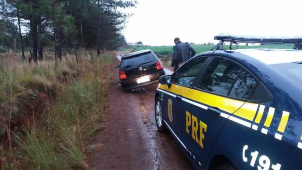 PRF recupera  mais um carro furtado na BR 158 em Cruz Alta