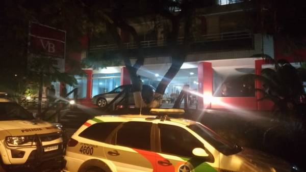 Família é achada morta e amarrada em apart-hotel em Florianópolis