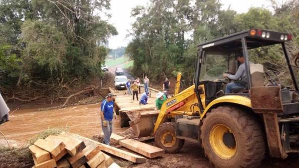 Ponte sobre o Rio Inhcaorá entre São José e Boa Vista é reformada