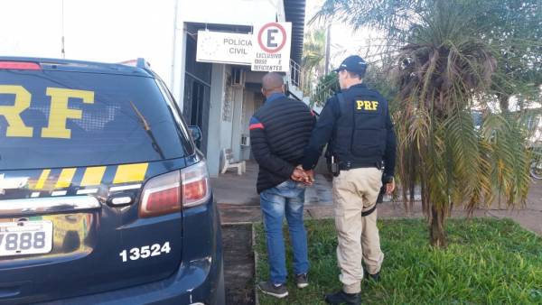 PRF prende homem com mandado de prisão em Ijuí