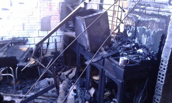 Incêndio destrói casa e família perde tudo em Horizontina