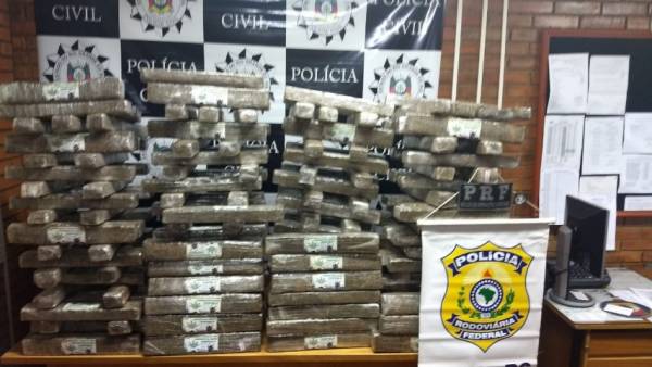PC e PRF prendem três e apreendem 200 kg de maconha em Tio Hugo