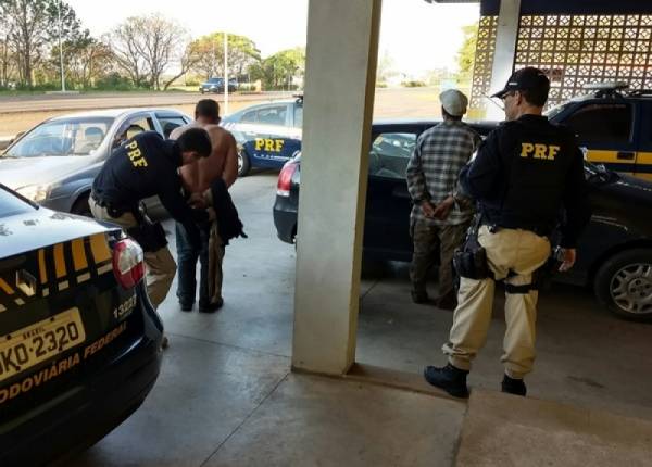 Caçadores são presos pela PRF após tentativa de fuga em abordagem em São Borja