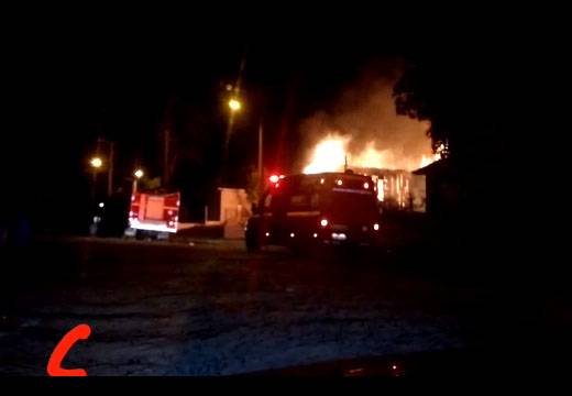 VÍDEO: Casa é destruída por incêndio em Ijuí