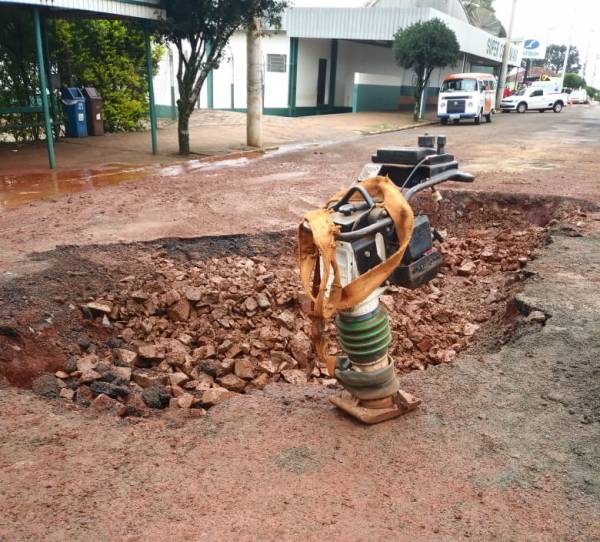 Concluído conserto de vazamento na rede da CORSAN na Av. Santa Rosa