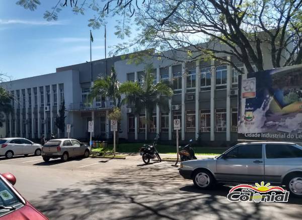 Moto é furtada enquanto homem trabalhava em loja no Centro de Três de Maio