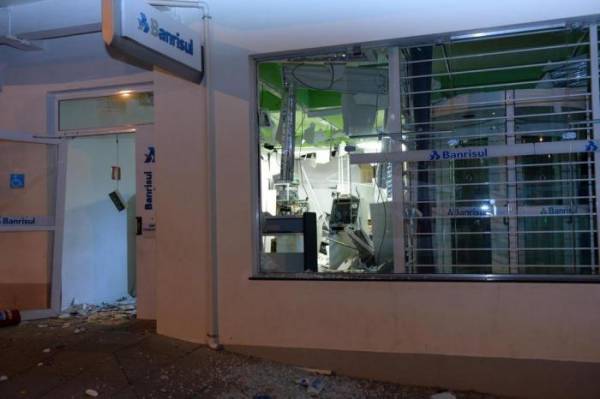 Criminosos explodem agência bancária em Fontoura Xavier
