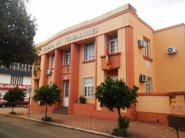 Altos salários de servidores da Câmara de Santo Ângelo revolta comunidade