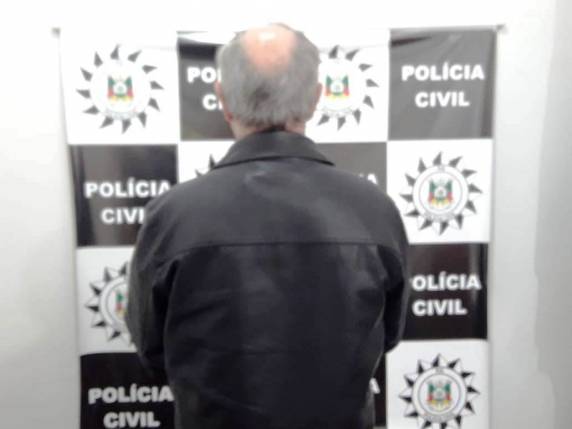Professor acusado de estupro é preso em Santo Cristo