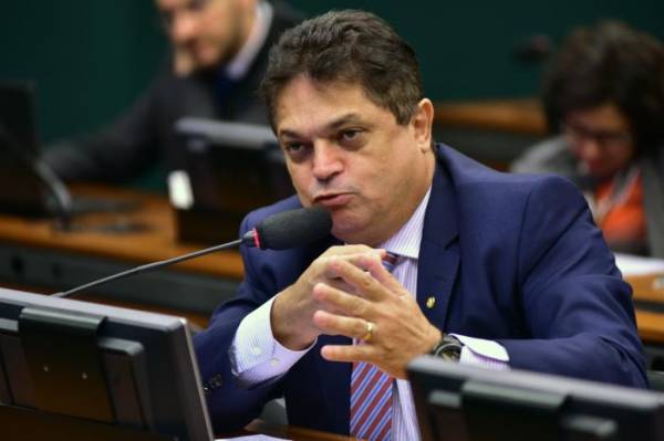 Ministro do STJ autoriza deputado a deixar prisão para se candidatar 