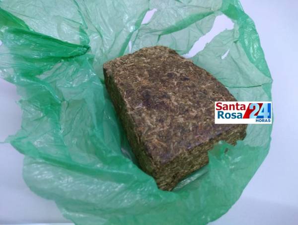 Agentes da Susepe localizam tijolo de maconha no telhado de presídio, em Santa Rosa