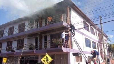 Incêndio em apartamento no centro de Santo Cristo